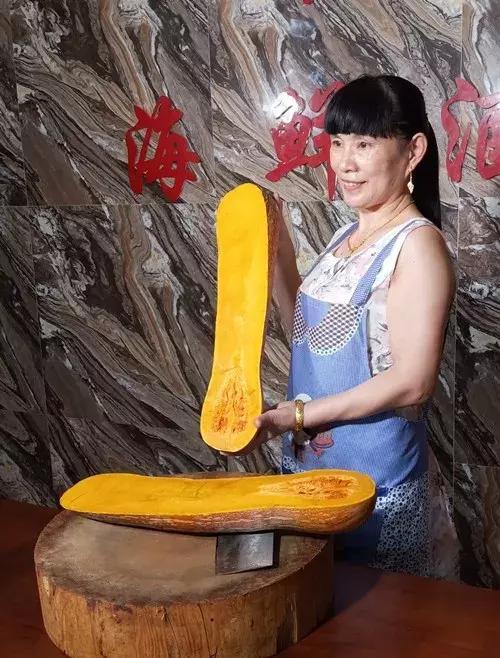 種南瓜竟然種出“麻煩”了，瓜販搶購(gòu)，電視臺(tái)記者也趕來(lái)了