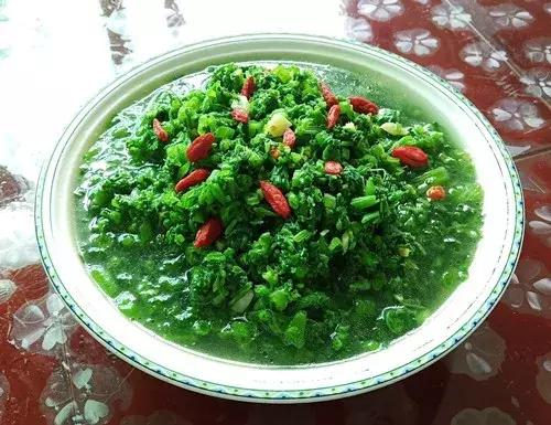 菜農(nóng)種植無需噴農(nóng)藥的蔬菜，不僅栽培簡單、而且效益高